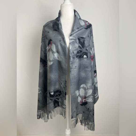 100% Cashmere Gray Pink Floral Butterfly Soft Warm Versatile Scarf Wrap 26 X 72 - Picture 4 of 11